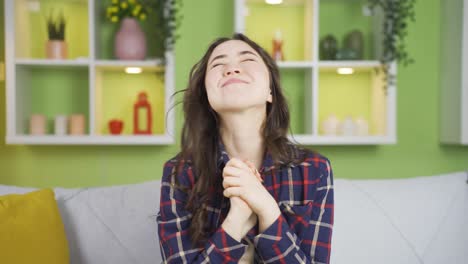 Porträt-Einer-Positiven,-Lebhaften-Asiatischen-Jungen-Frau.