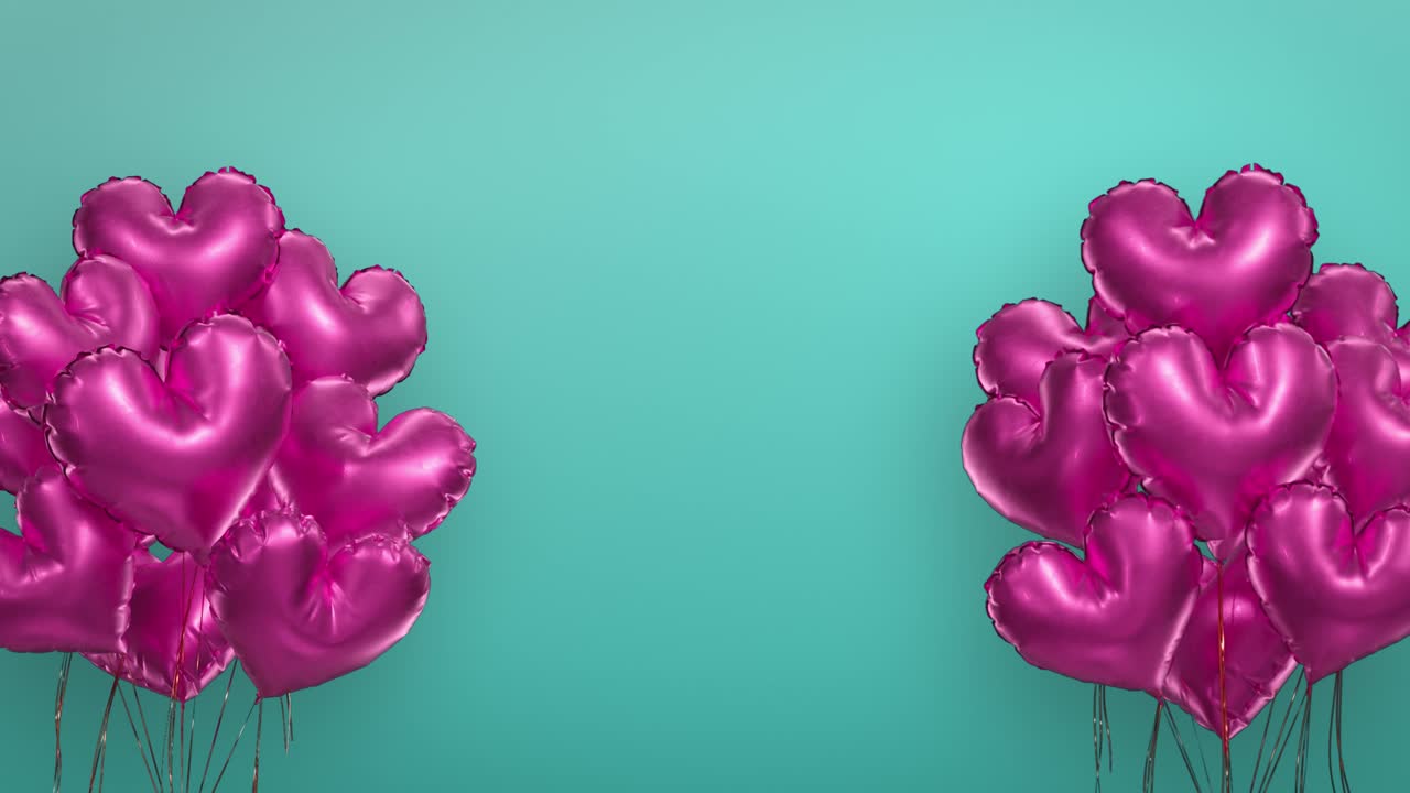 un montón de globos rosados de aire de corazones en un fondo de abedul