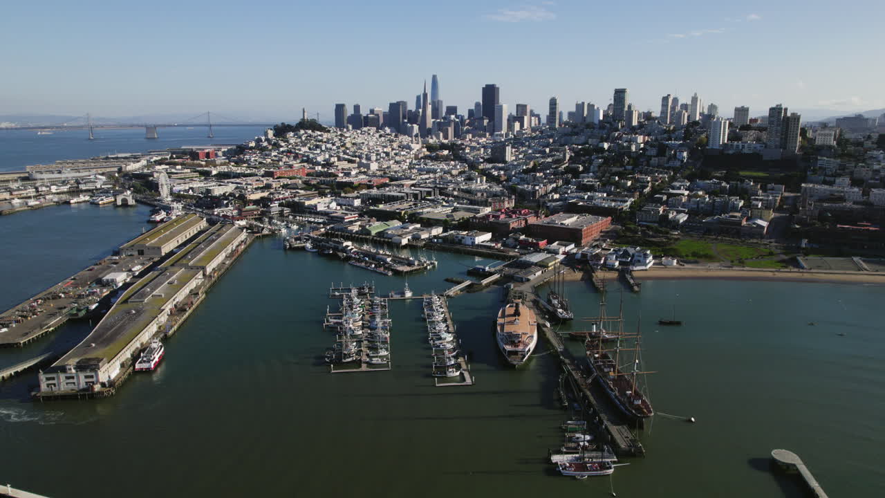 Aerial view over the Piers and the Fisherman&rsquo;s Wharf, in sunny San Francisco, USA
