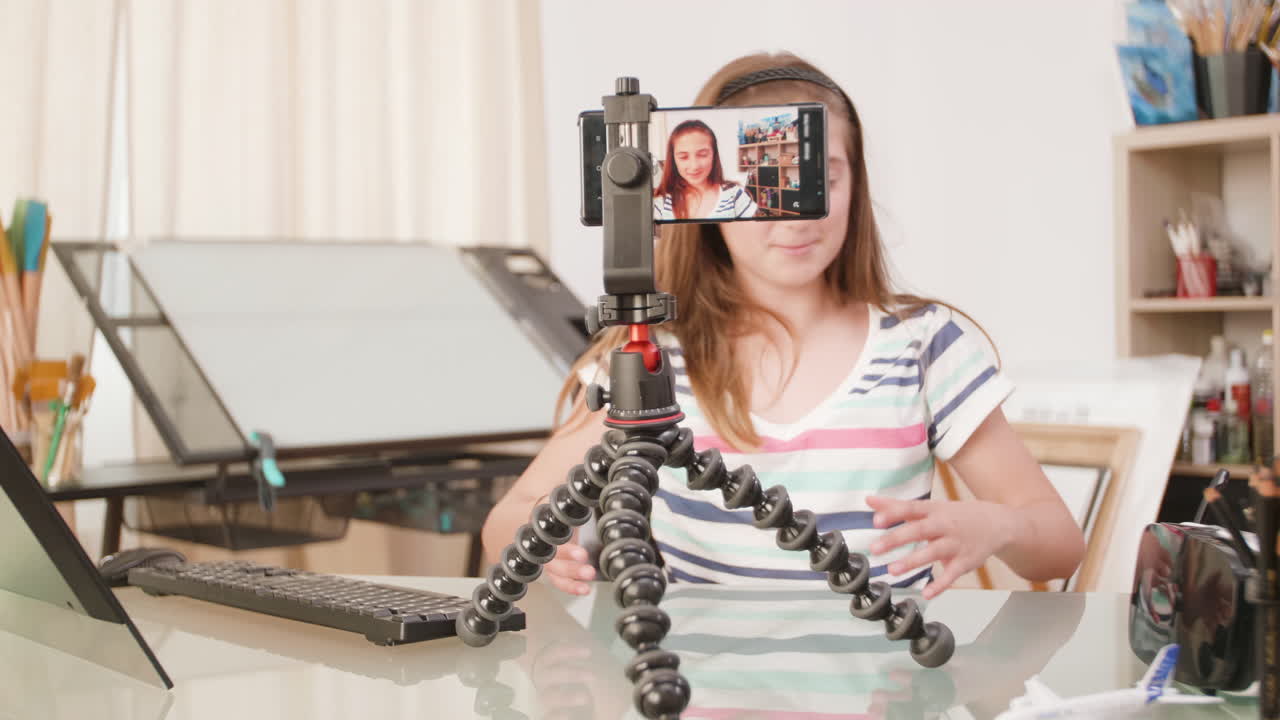 chica haciendo una llamada de video