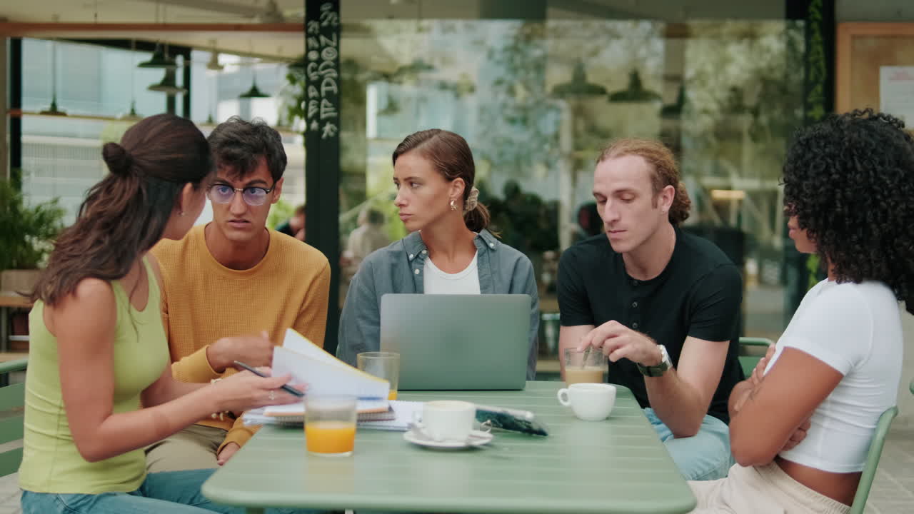 Lunch communication. Students are having a lively conversation and using laptop