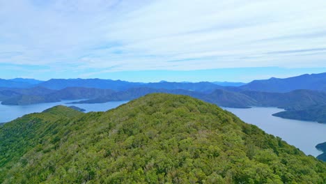 Experimente-Un-Viaje-Aéreo-Desde-Frondosos-Bosques-Hasta-Queen-Charlotte-Sound-En-Nueva-Zelanda