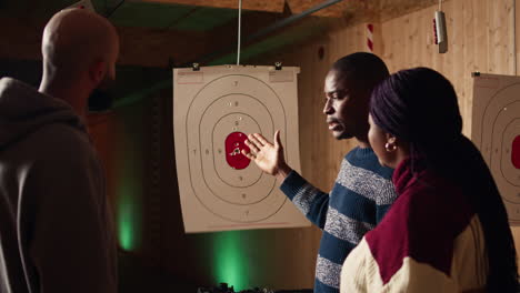 shooting gallery expert explaining bullseye scoring system and reading rules