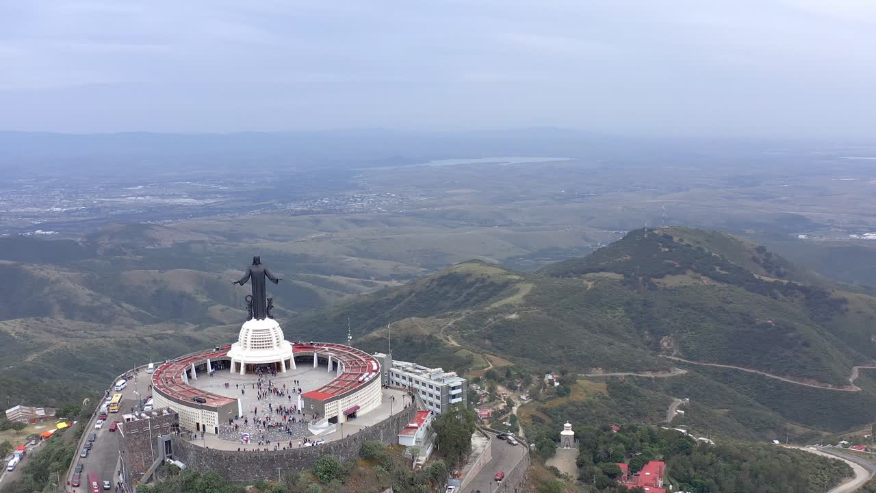antena: cristo rey, lugar increible, guanajuato mexico, drone view