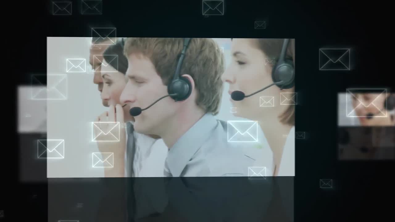 Schermo digitale con operatori di call center