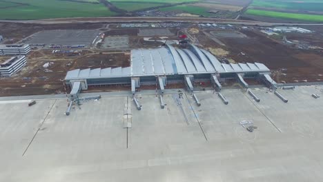 vista aérea de un aeropuerto en construcción