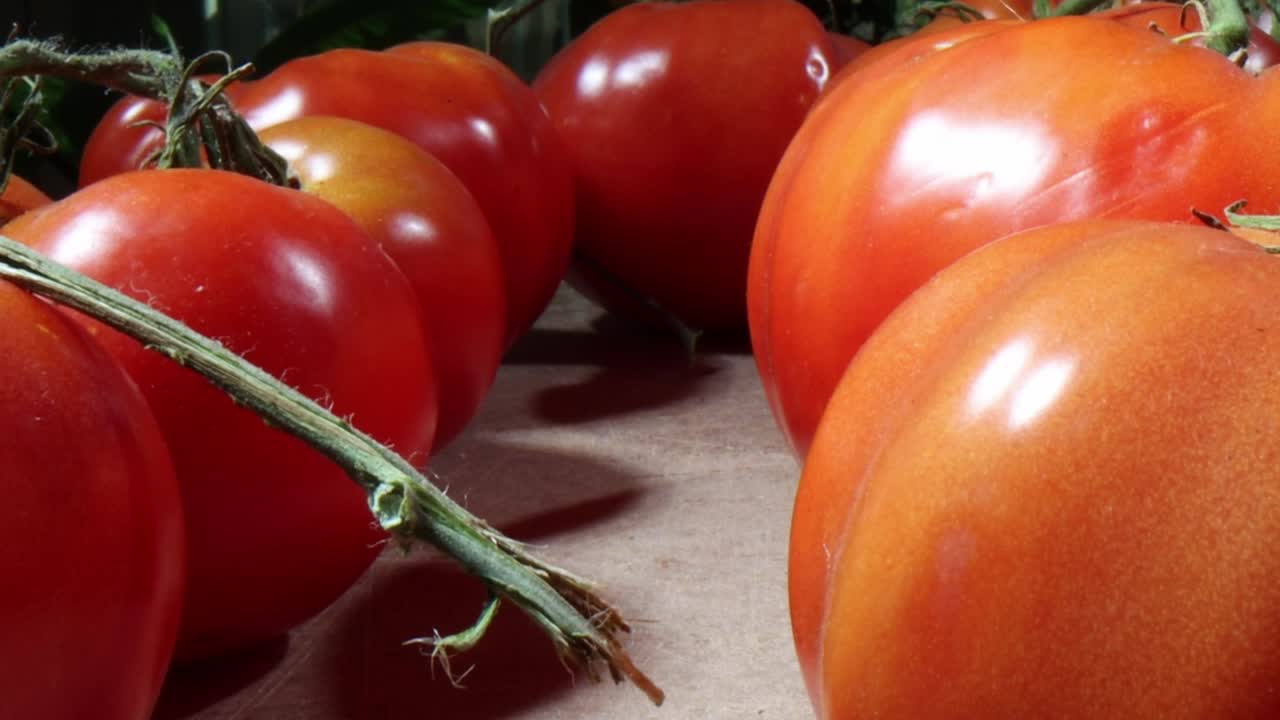 Garden fresh heirloom tomatoes arranged in a corridor macro close up on a cutting board
