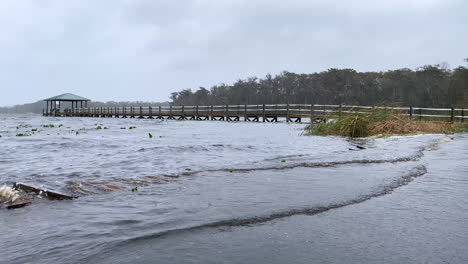 marejada ciclónica antes de la inundación del huracán sobre el malecón de st