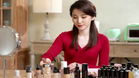 portrait asian women bloggers are vlog selling cosmetics, make-up, use camera demonstrations streaming online stay in the bedroom at home