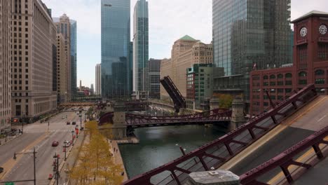 el ascensor del puente del río chicago vista aérea