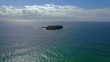 Cielo-Azul-Sobre-La-Isla-Cook-En-El-Océano-Pacífico-Sur---Isla-Cook-Australia---Nueva-Gales-Del-Sur,-Australia