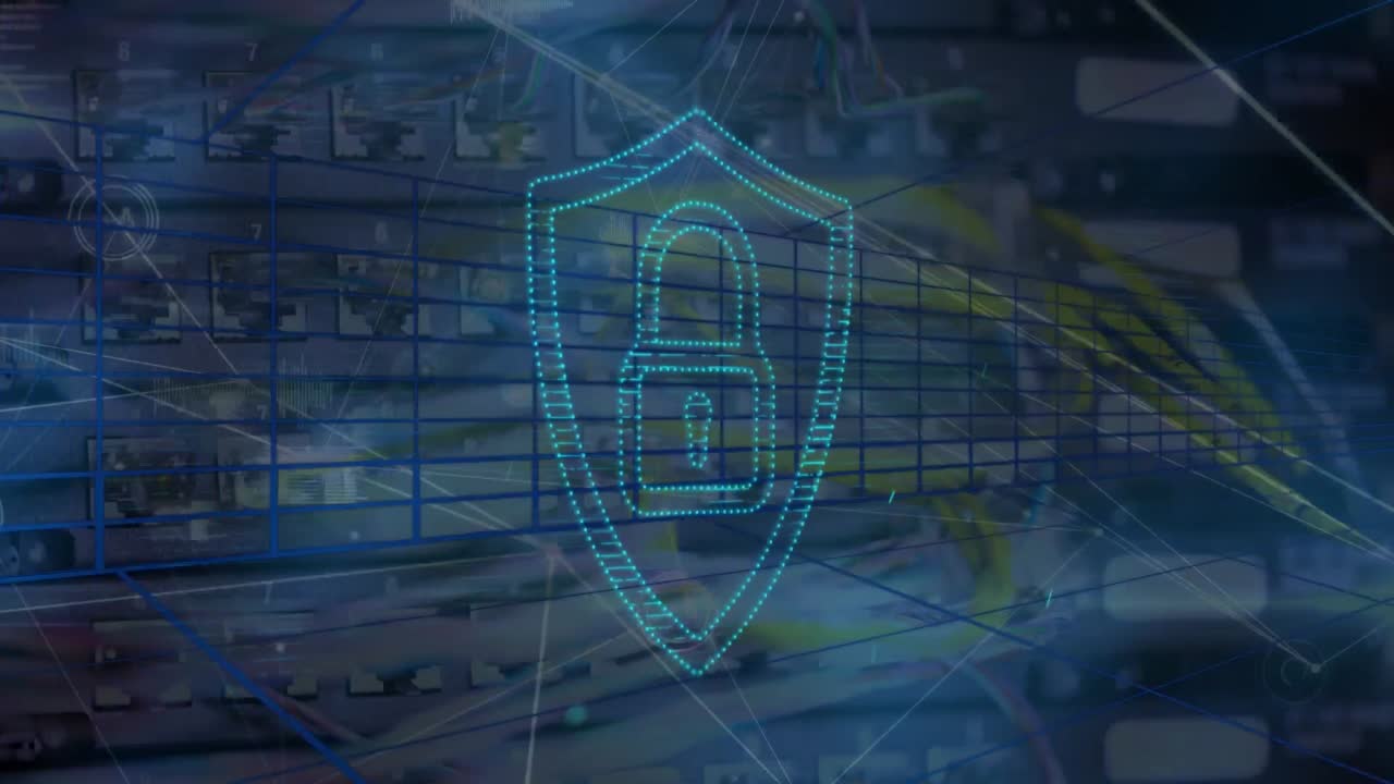 animación del procesamiento de datos y el candado sobre la sala del servidor