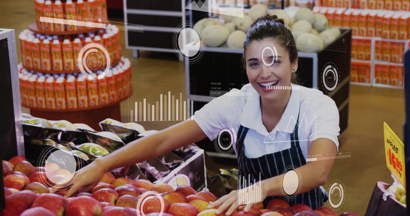 Commessa del supermercato che risponde a un segnale fuori campo, sistema le mele in vendita con un HUD che monitora le scorte