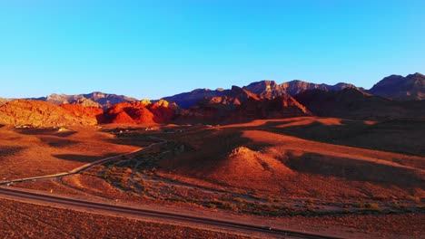 Panorama-Aéreo-Sobre-El-Cañón-De-Roca-Roja-Cerca-De-Las-Vegas-Nevada