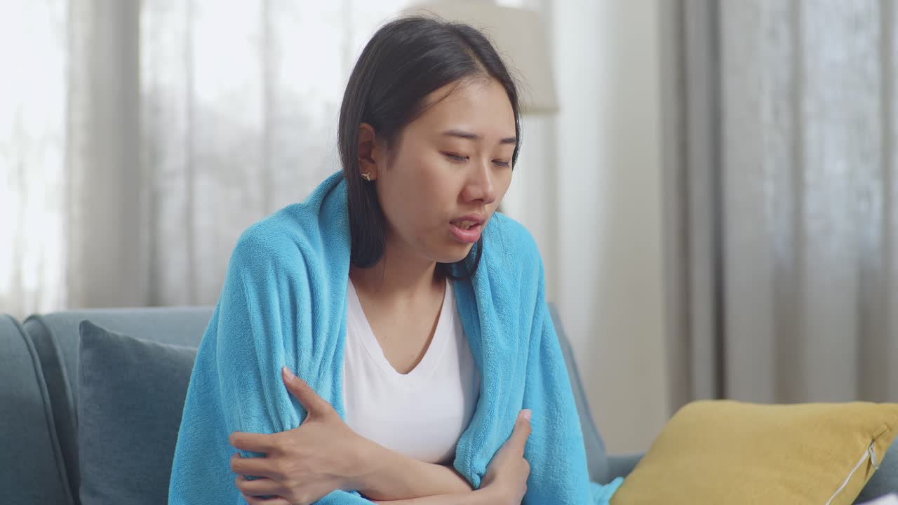 mujer enferma en casa