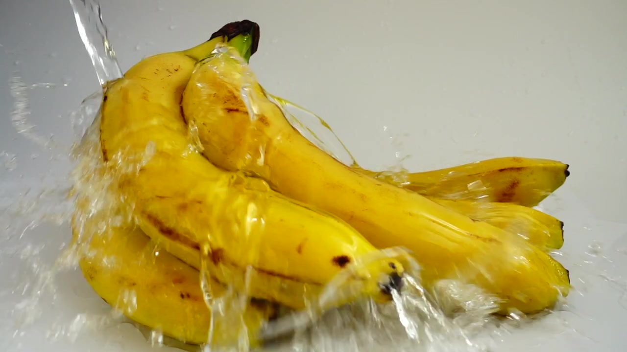 Lavage de bananes. Ralenti