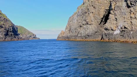 Afloramientos-Rocosos-Que-Miran-Hacia-El-Océano-Austral-En-La-Isla-Bruny