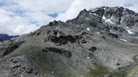 montañas fellaria durante la temporada de verano, montañas valmalenco, italia