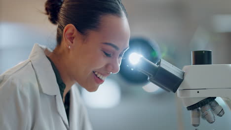 laboratorio, investigación y mujer feliz