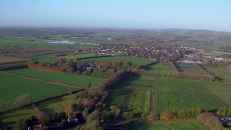 Amplia-Vista-Aérea-Del-Pequeño-Pueblo-Rural-De-Wye,-Ubicado-Cerca-De-Ashford,-Kent,-Reino-Unido