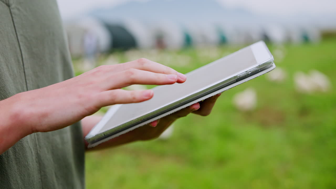 Utilizzo di un tablet in un campo
