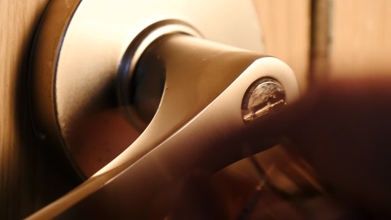 Chiudere la porta e chiudere a chiave