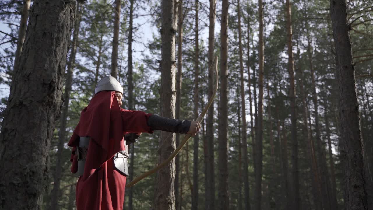 soldado bizantino histórico disparando flecha.
