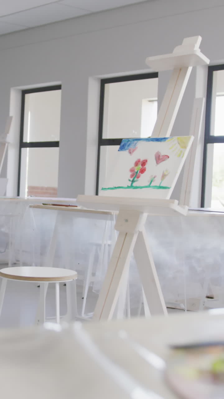 Video of school class with easels prepared for art lessons