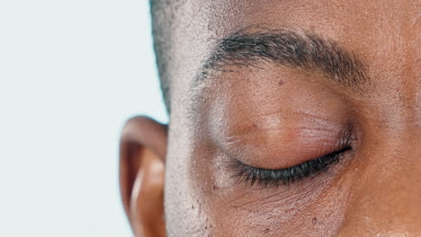 ojo, visión y un hombre negro feliz en primer plano