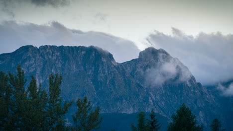 timelapse giewont in clouds