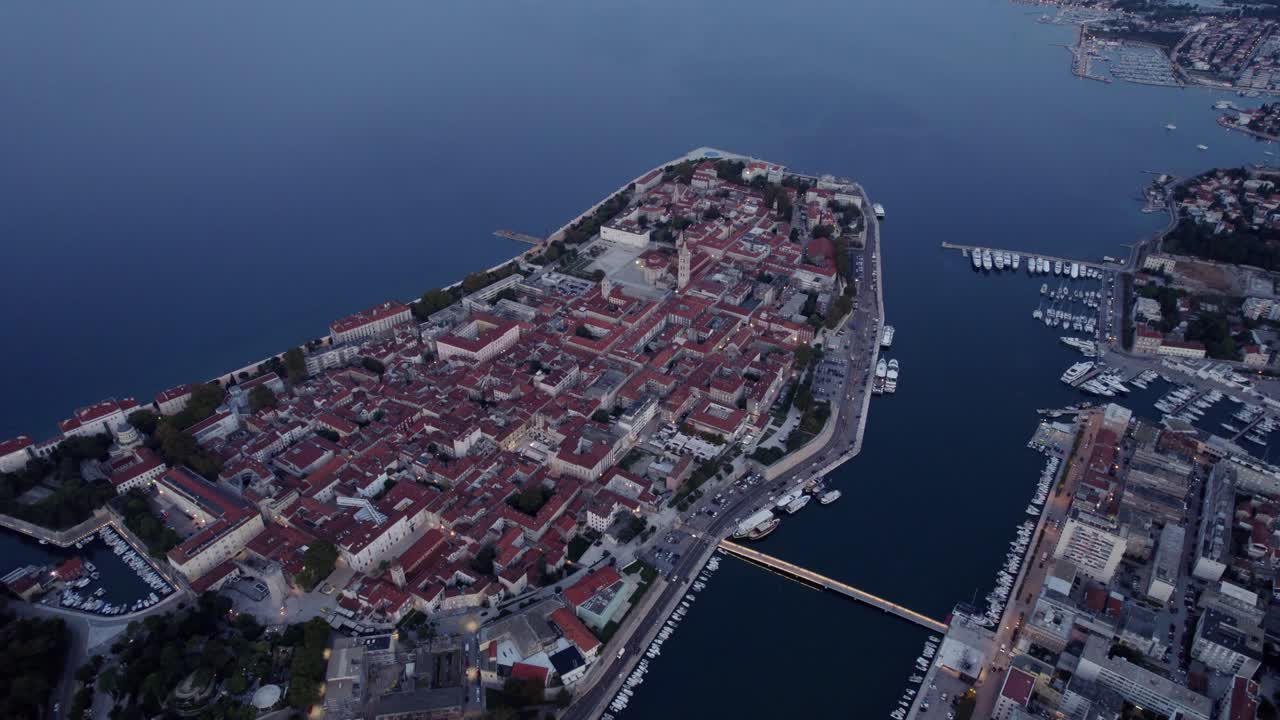 Il porto storico di Zara alla luce del mattino