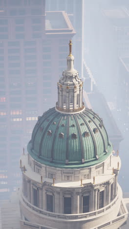 primer plano de la cúpula del edificio del capitolio del estado de missouri