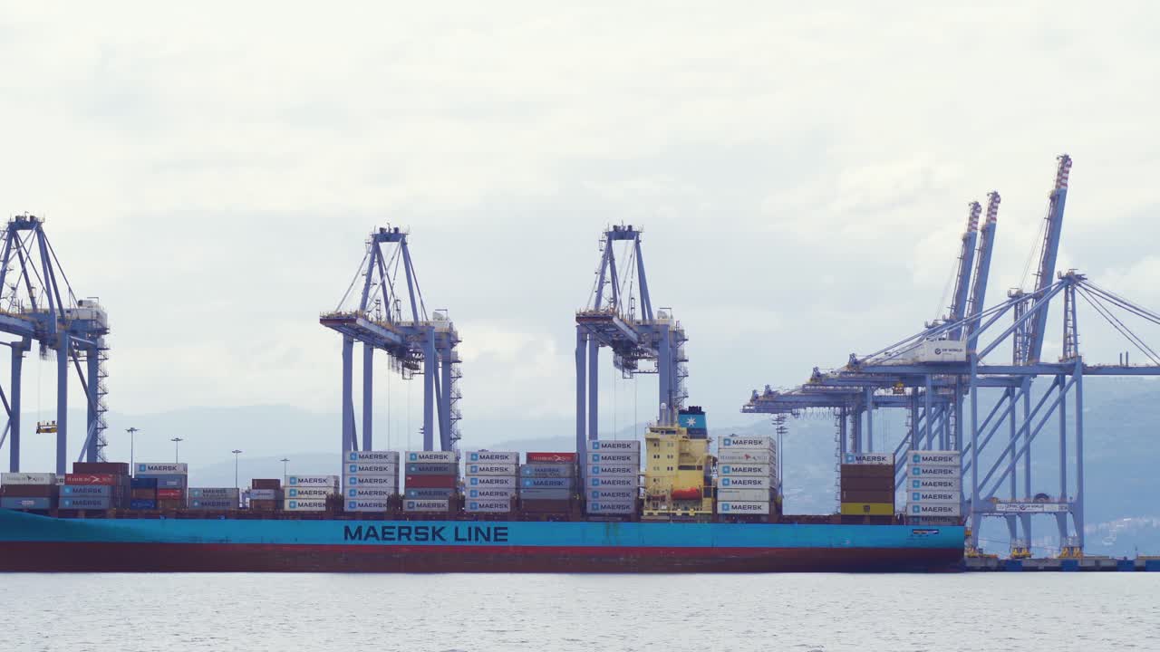 paquete de contenedores en el puerto de exportación.