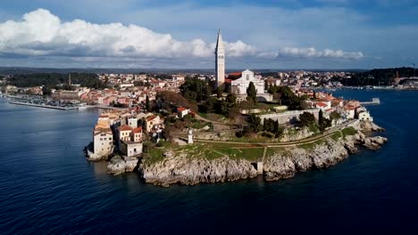 panorama aéreo de la ciudad vieja de rovinj, istria, croacia