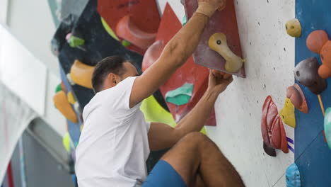 People-in-a-climbing-wall-centre