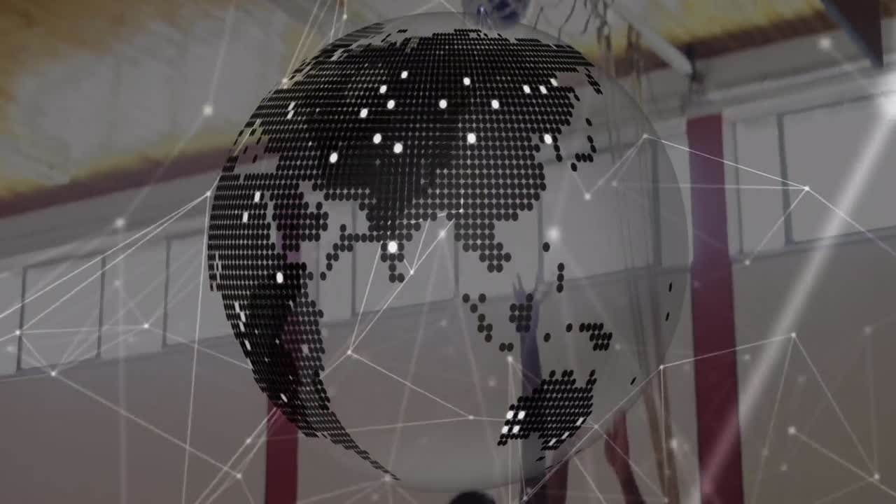 animación del globo y la red de conexiones sobre un grupo diverso de jugadores de baloncesto en el gimnasio