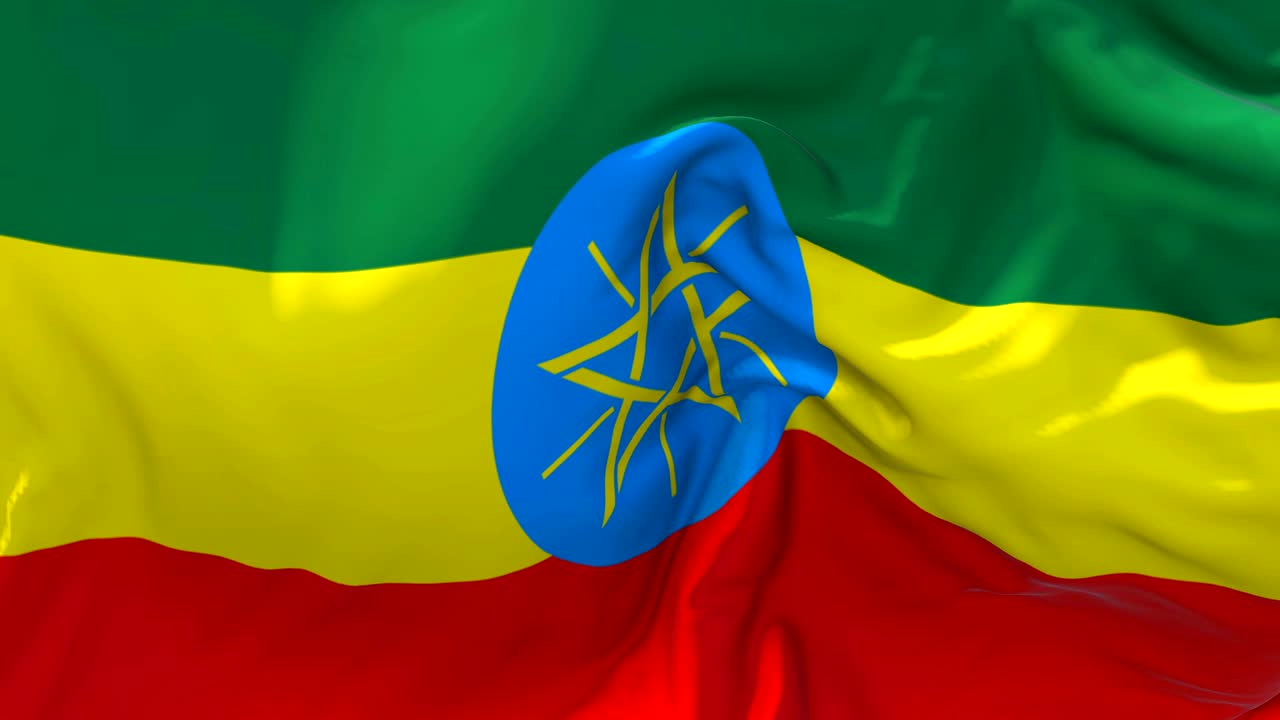 la bandera de etiopía ondeando en el viento animación en cámara lenta. 4k textura de tela realista bandera soplando suavemente en un día de viento fondo de bucle continuo sin costuras.