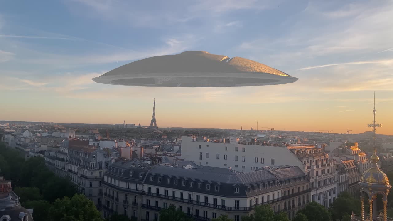 UFO su Parigi all'alba/al tramonto