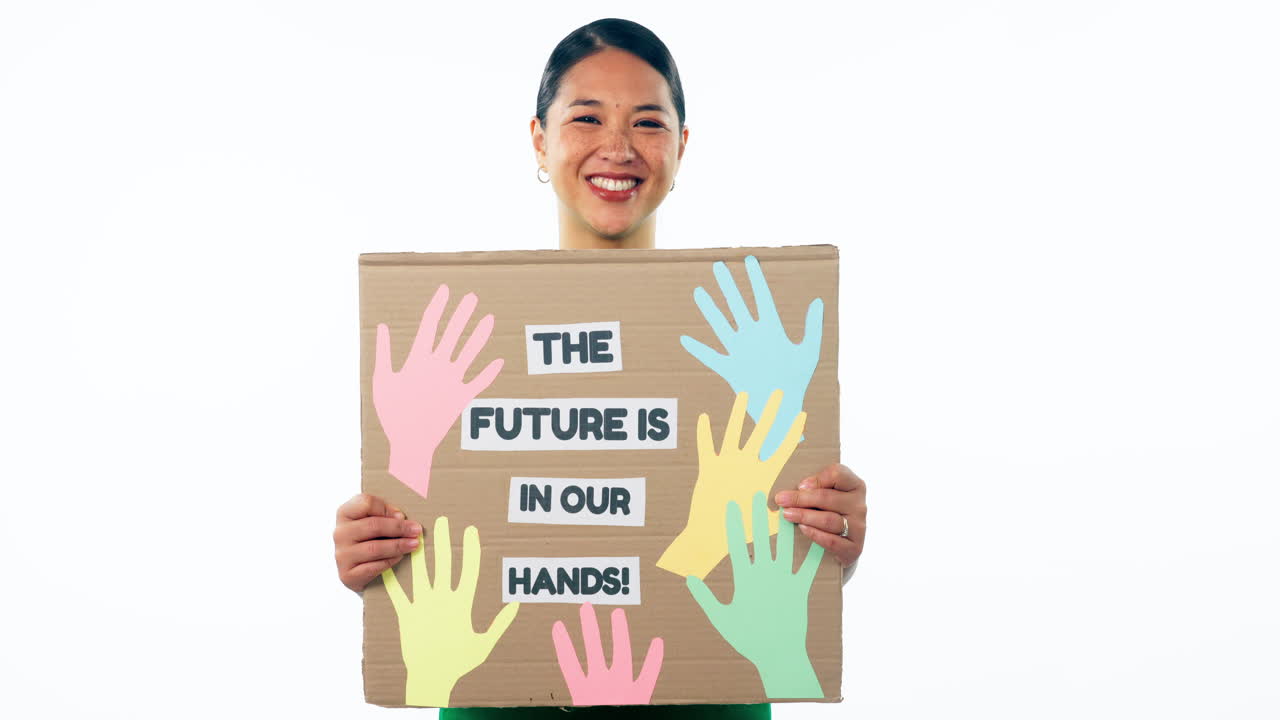 여성, 미소와 포스터를 들고