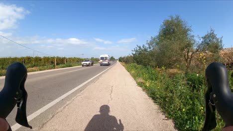 Radfahren-Nach-Tavira,-Algarve,-Portugal,-An-Einem-Warmen-Sommertag