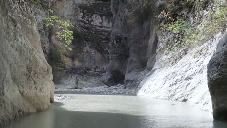 Flusswandern-In-Der-Lengarica-Schlucht-Und-Thermalbäder-Von-Benja-Permet