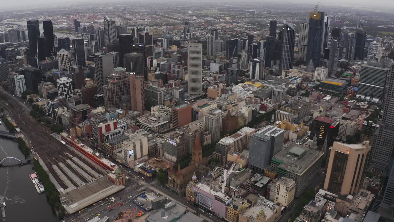 vista aérea del distrito central de negocios de melbourne a última hora de la tarde