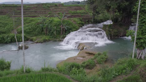 Famous-waikacura-waterfall-at-Sumba-during-a-cloudy-morning,-aerial