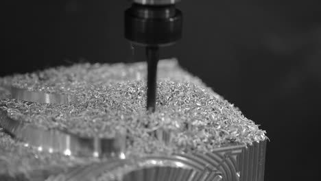 máquina de fresado cnc para metalurgia. corte de metal tecnología de procesamiento moderna.