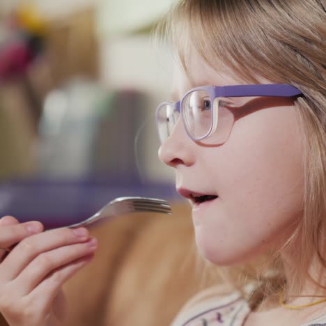 Girl-Eats-While-Watching-Tv-In-Her-Bed