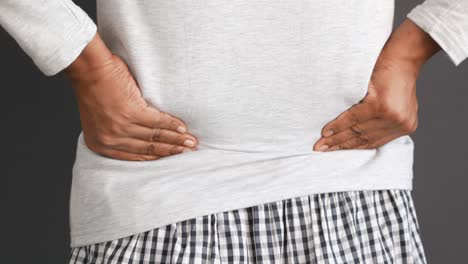 mujer con dolor de espalda
