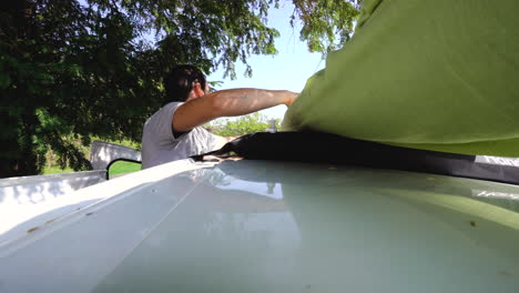 setting-up-a-Long-surf-board-on-a