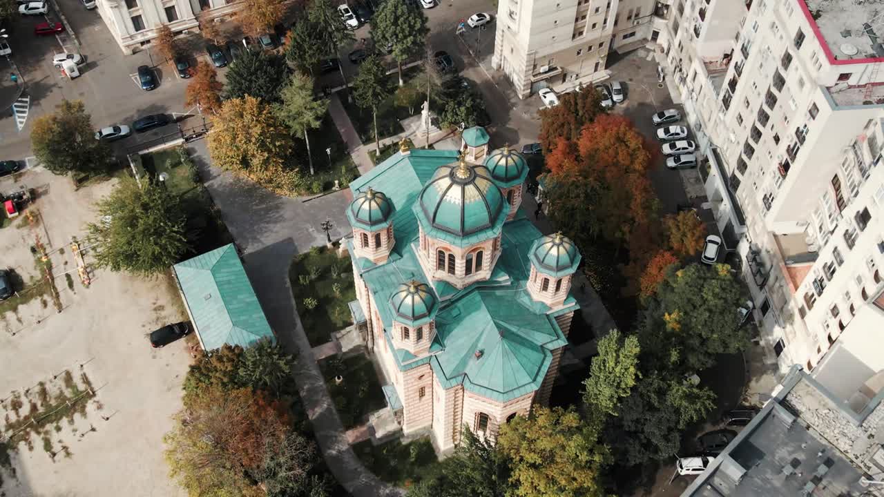 Vista aérea de drone da Igreja Domnița Bălașa e seus arredores