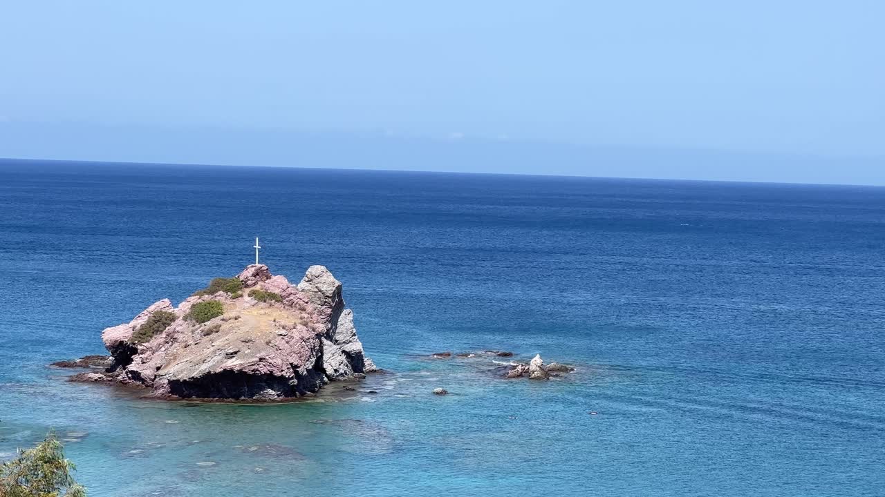 키프로스 파포스 근처 에 있는 페이아 해변 에 있는 버려진 에드로 3호 선박