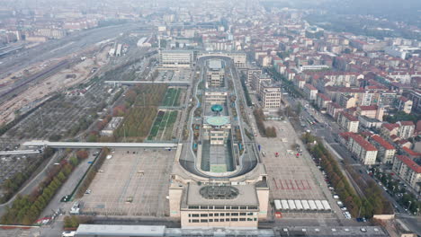 imágenes de drones de la fábrica fiat lingotto en turín, italia